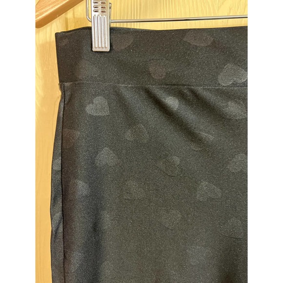 Torrid Shorts Womens 4X Biker Bermuda Heart Print Pull On Stretch Black - Picture 10 of 13